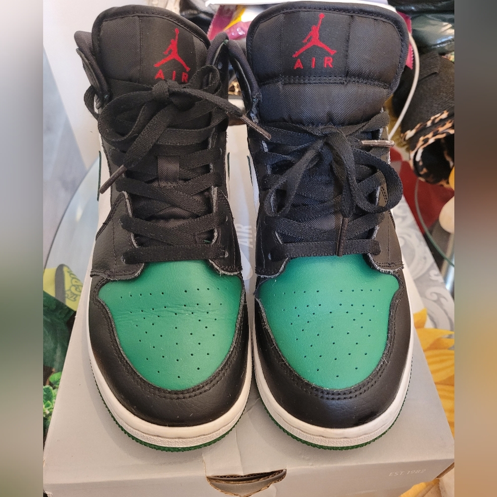 Nike Jordan 1 Mid Pine Green. Used Good Condition No box Size Men 6.5/Women 8